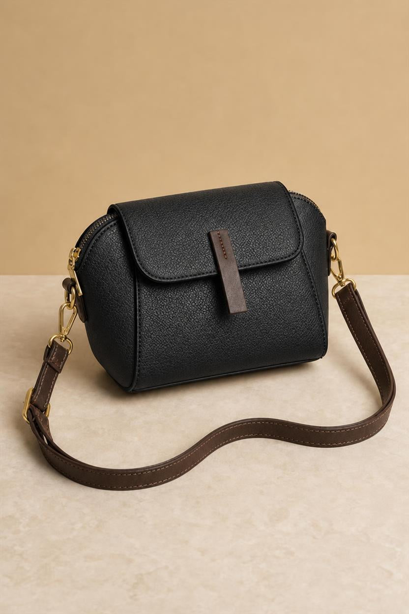 Bolso bandolera mini Olli en negro, con correa y presilla de contraste marrón